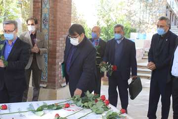 ادای احترام سرپرست و هیات رئیسه به شهدای گمنام دانشگاه